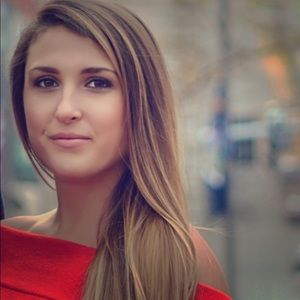 Meet your Posher, Christina